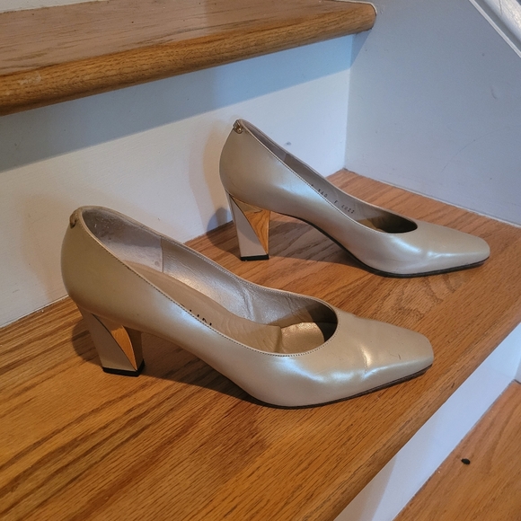 St John Pearl Champagne Leather Heels - Picture 5 of 6